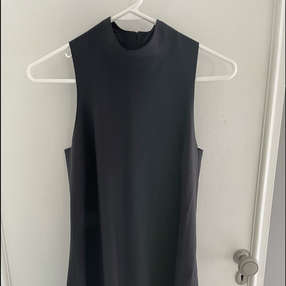 ATHLETA mock neck stretch tunic in black